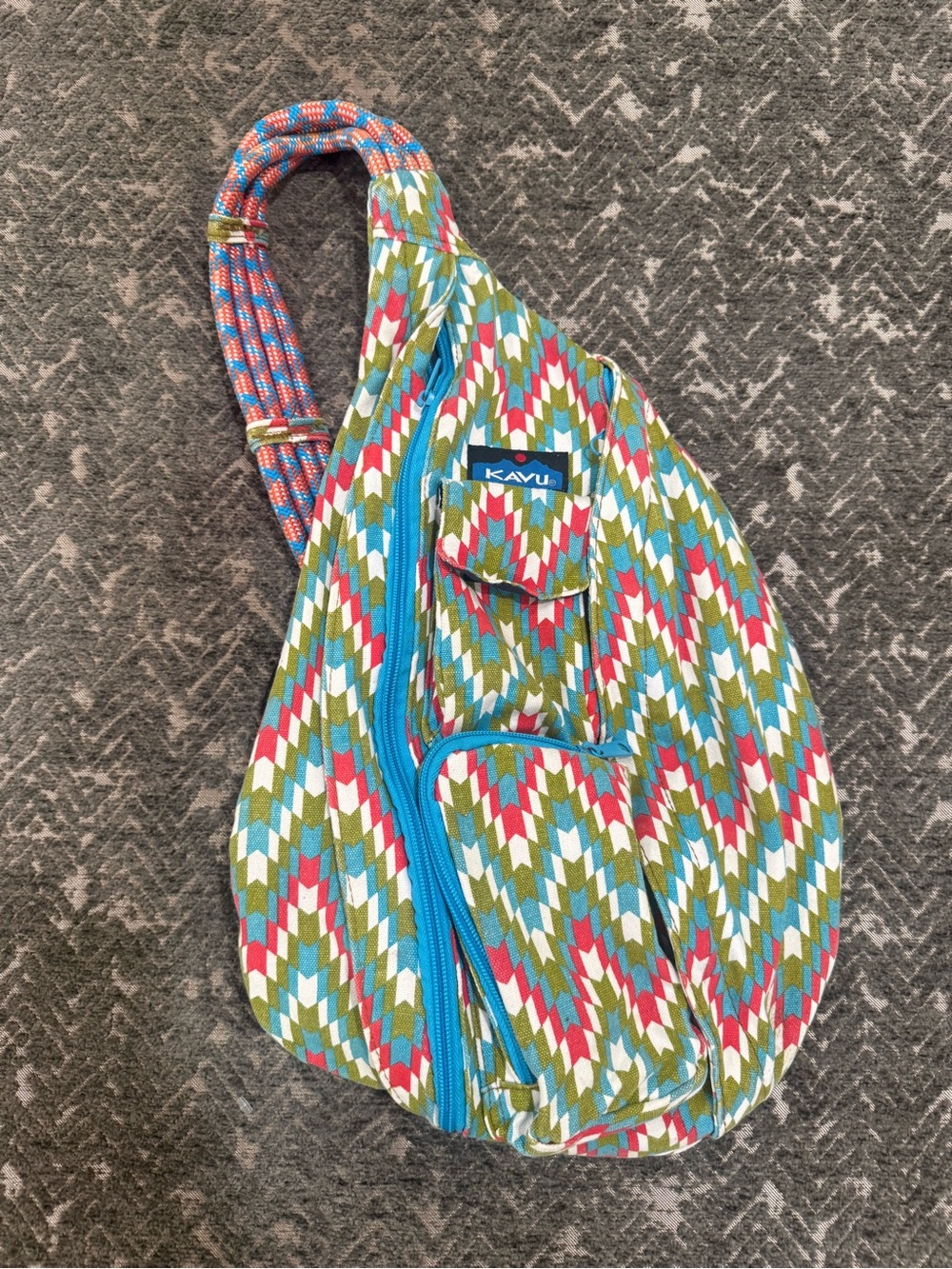KAVU Rope Bag Sling Backpack Geometric Chevron Green Coral Blue Canvas